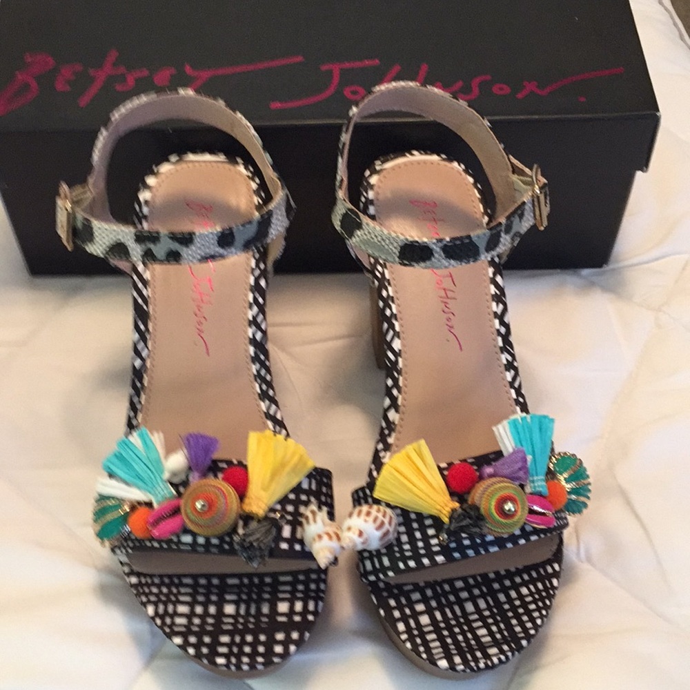Adorable, Betsy Johnson, platform sandals.